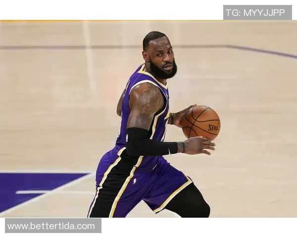 湖人主帅沃格尔确认詹姆斯将缺席下一场比赛，球队备战策略如何调整？